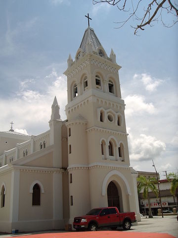 1024px-Humacao,_Puerto_Rico_church