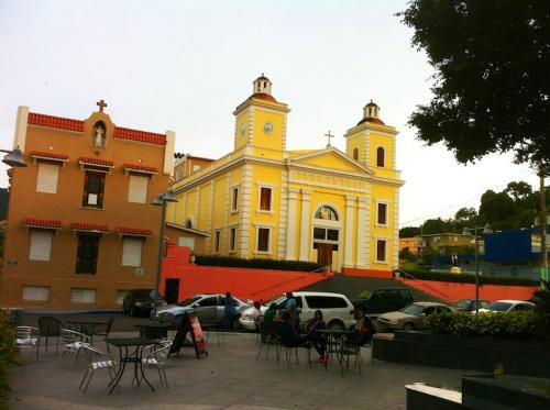 Iglesia_en_Plaza_de_Utuado