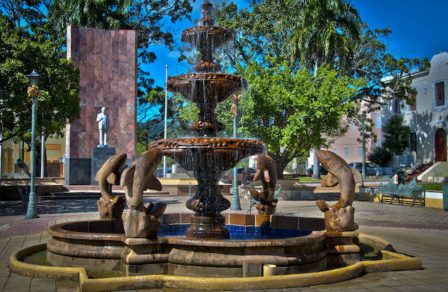 Fountain_in_Fajardo,_Puerto_Rico