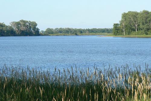 1280px-Desoto_Lake1