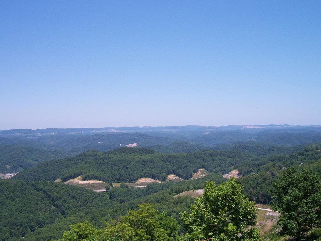 1280px-View_from_Pine_Mountain_(Kentucky)