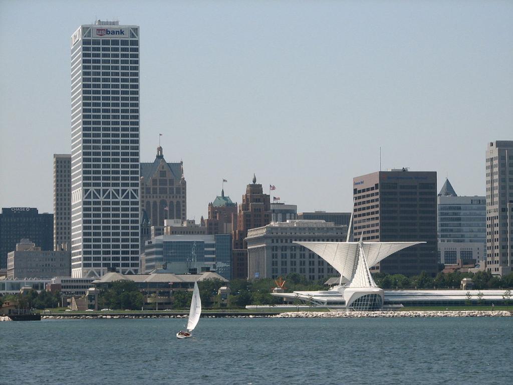 1280px-Milwaukee_skyline